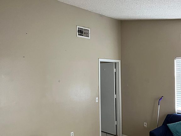 2nd image of 1553 Oak Park Ave