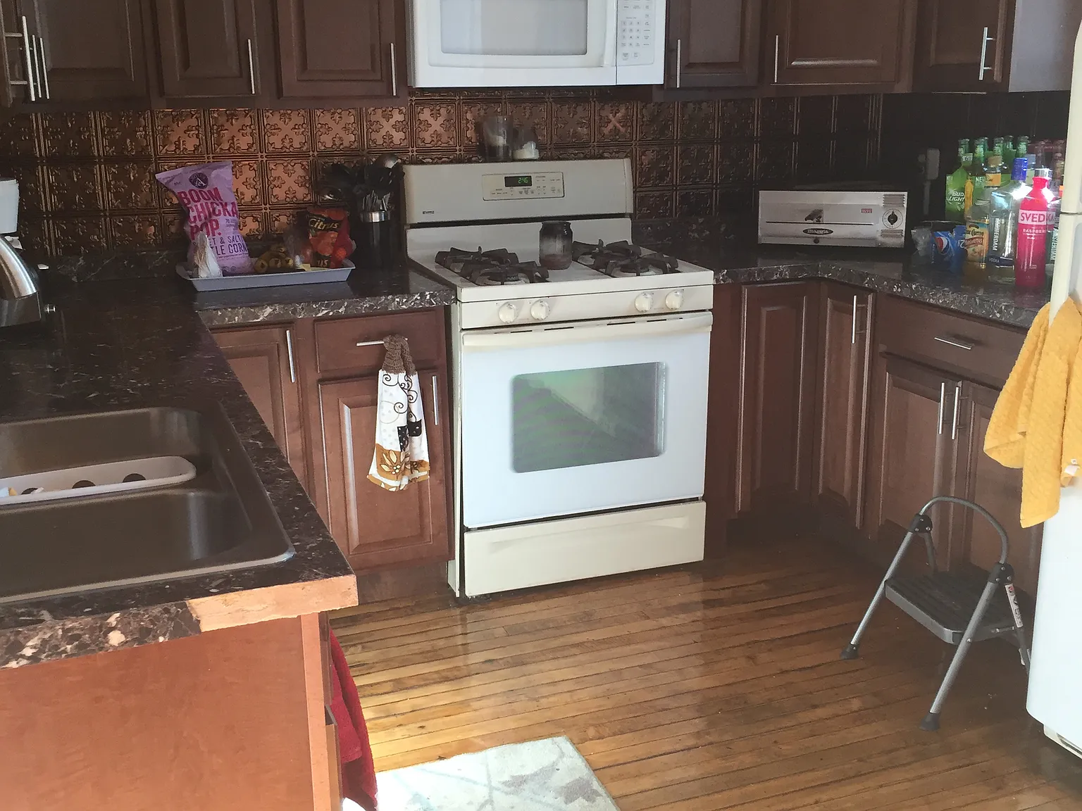4 bed, $2,400 — Photo 3