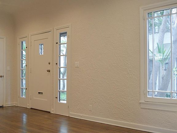 2nd image of 1317 N Hayworth Ave #1/4