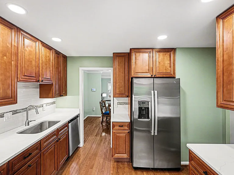 7468 Brighouse Ct — Photo 8