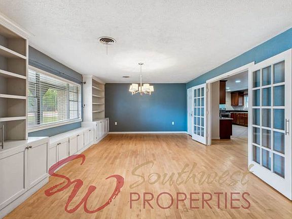 3rd image of 931 N Harbin Dr