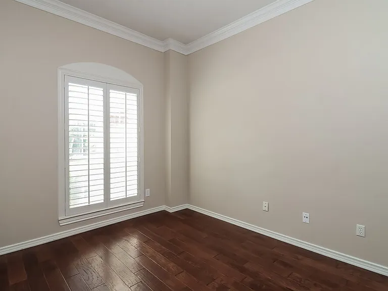 1933 Perry Dr — Photo 14