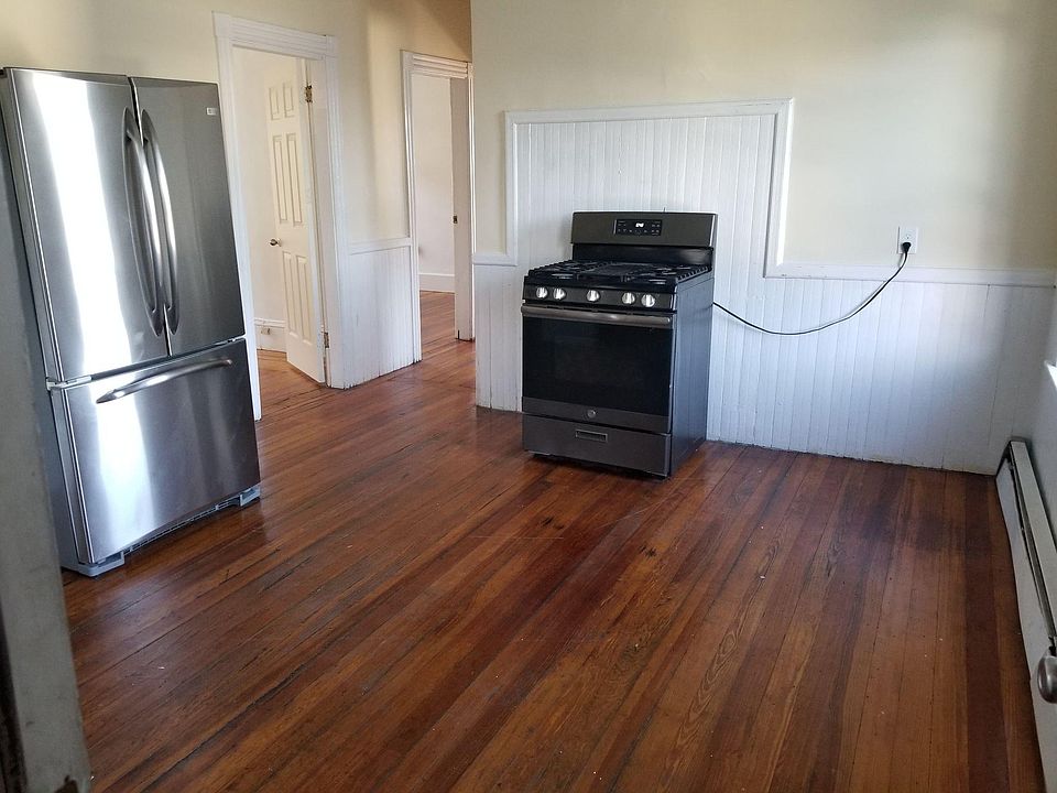 1st image of 393 Farmington Ave Floor 2