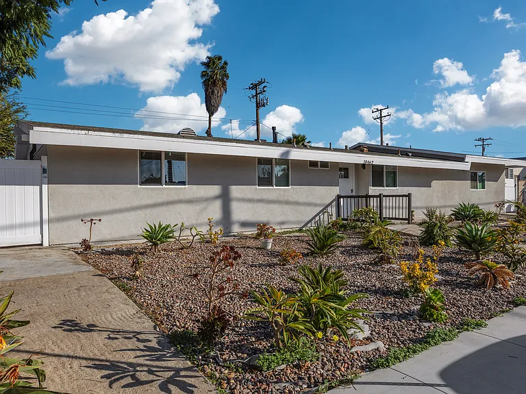 10462 Poona Dr — Photo 17