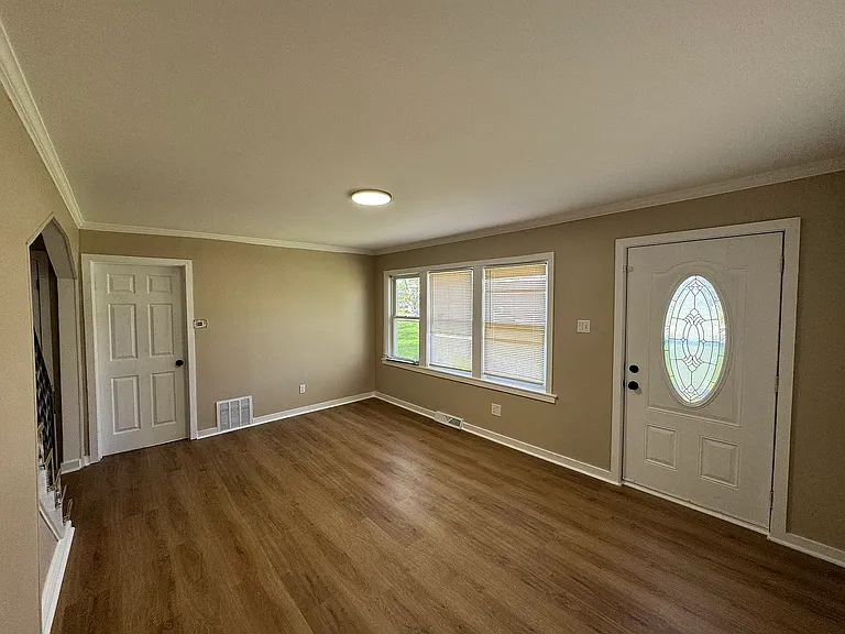 15400 Merrill Ave — Photo 4