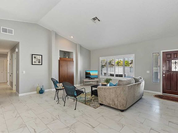 5th image of 54015 Avenida Herrera