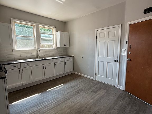 3rd image of 279-81 Hollywood Ave #2L
