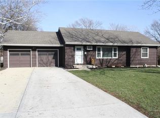 2413 S Queen Ridge Dr, Independence, MO 64055