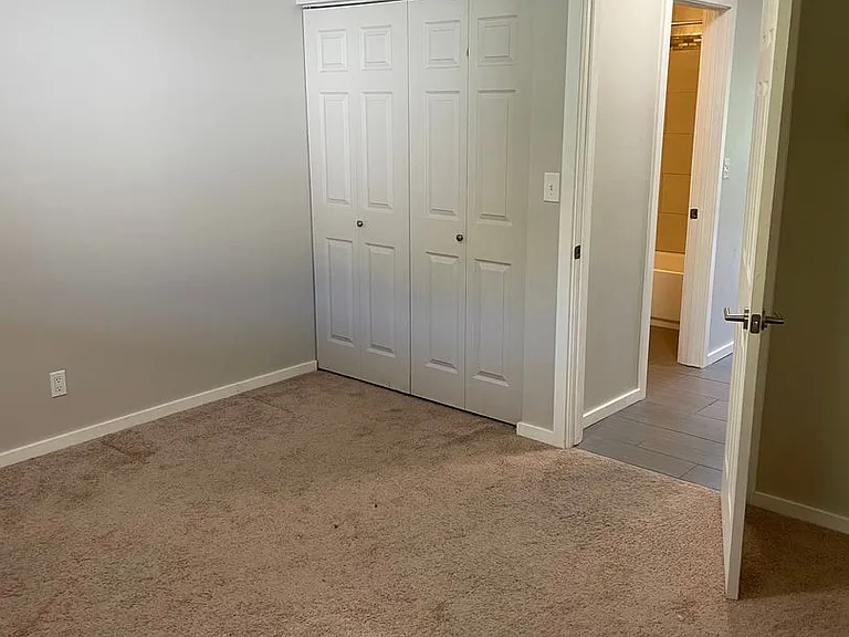 Mercer Crest Apartments — Photo 28