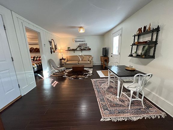 3rd image of 409 Maple St #A