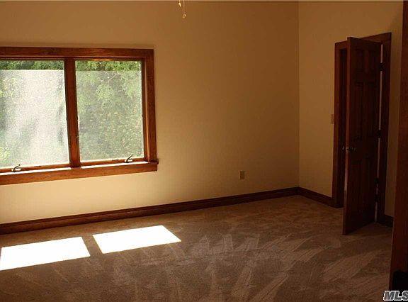 4th image of 7 Brown Meadows Ct