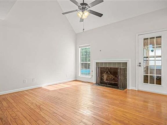4th image of 2370 Hollie Ln