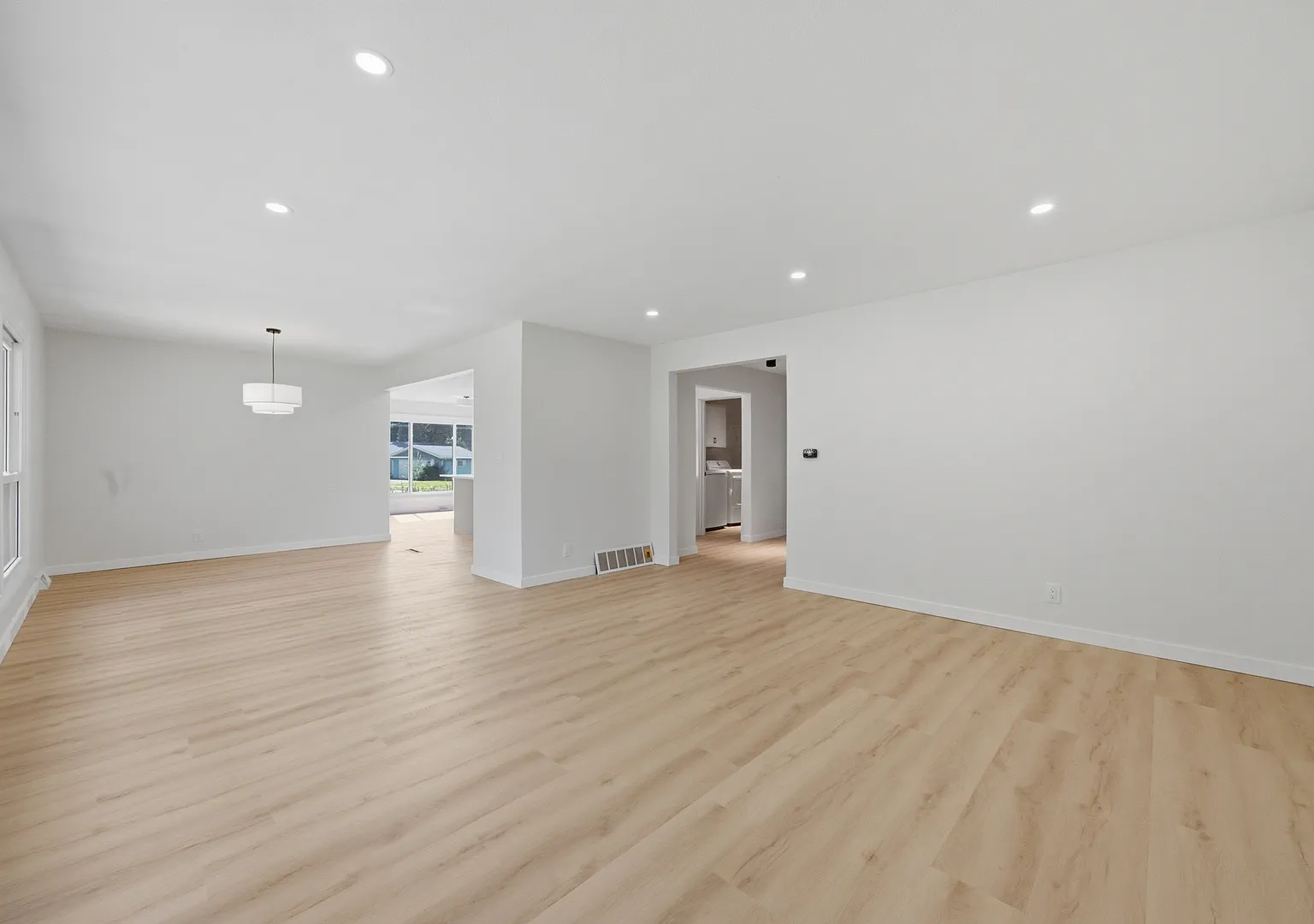 5 bed, 3.5 bath, 3577 sqft, $3,500 — Photo 4