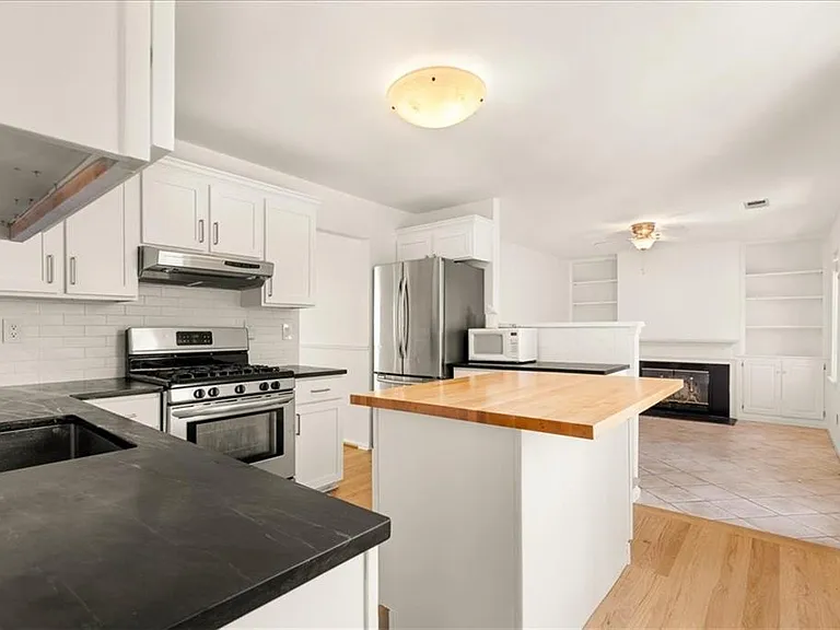 11190 Abbotts Station Dr — Photo 9