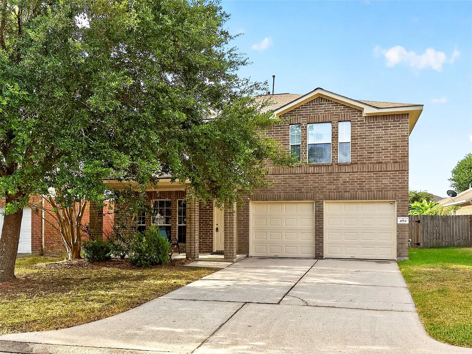 3 bed, 2.5 bath, 2109 sqft, $2,100 — Photo 1