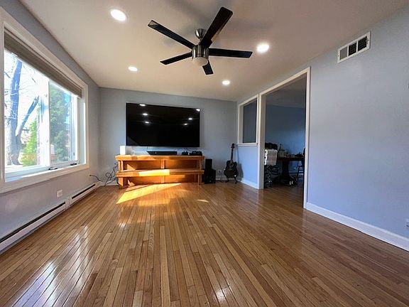 2nd image of 1S161 Dillon Ln