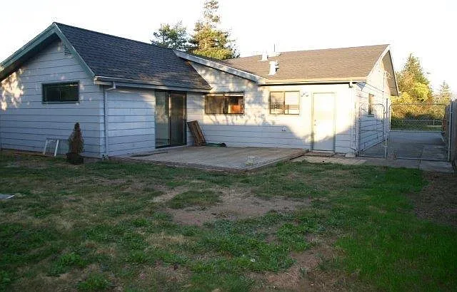 1718 Linton Ave — Photo 5