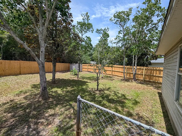 7592 Chablis Cir — Photo 16