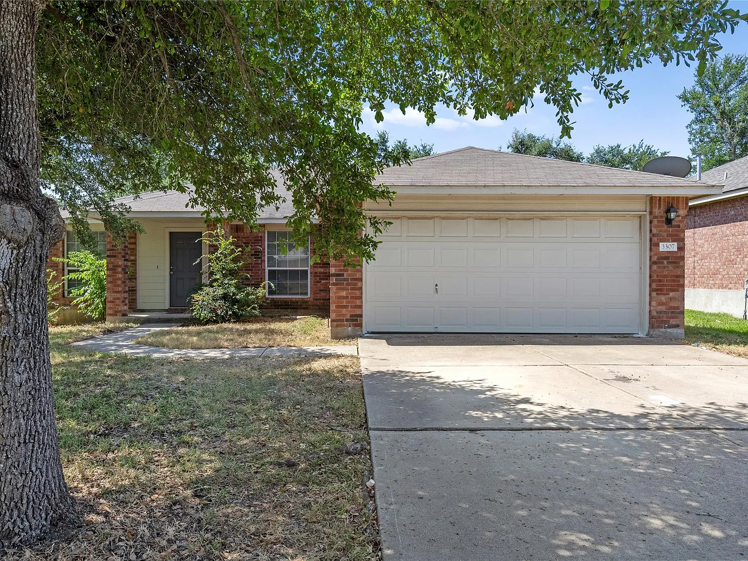 4 bed, 2.0 bath, 1956 sqft, $2,095 — Photo 2