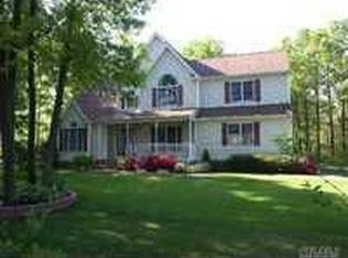 25 Ashley Ct, Port Jefferson Station, NY 11776