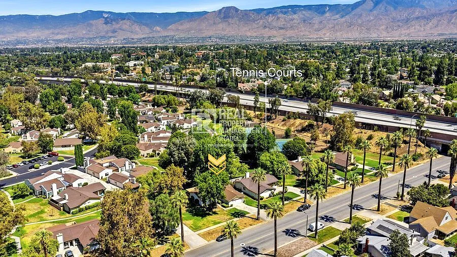 Beautiful Redlands Home with Modern Updates & Prime Location — Photo 4