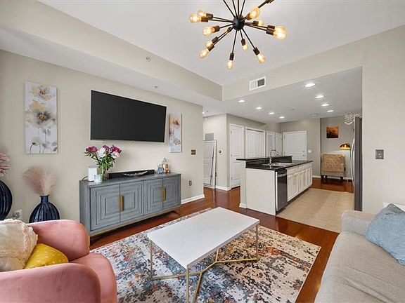 3rd image of 3040 Peachtree Rd NW Unit 702