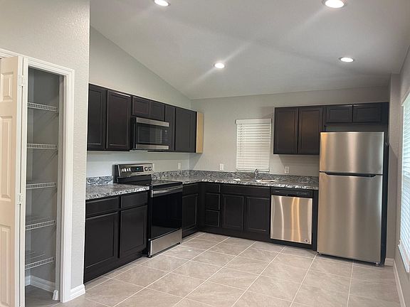 4th image of 1207 NE 33rd St