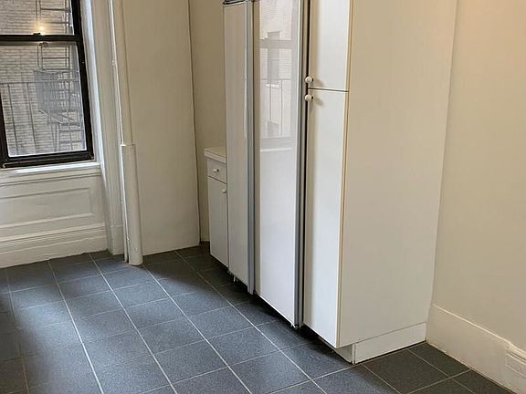3rd image of 220 W 98th St APT 6D