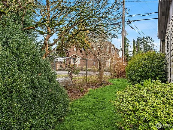 4th image of 7508 47th Avenue NE #1
