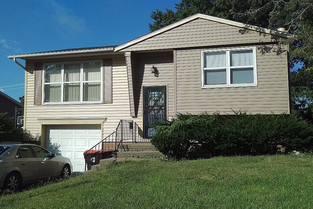 6315 N Randwick Rd photo 1