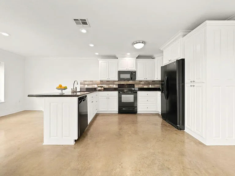 1810 W Hawthorne Rd #2 — Photo 6