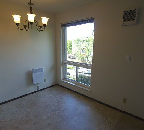 3rd image of 2210 Franklin Ave E APT 202