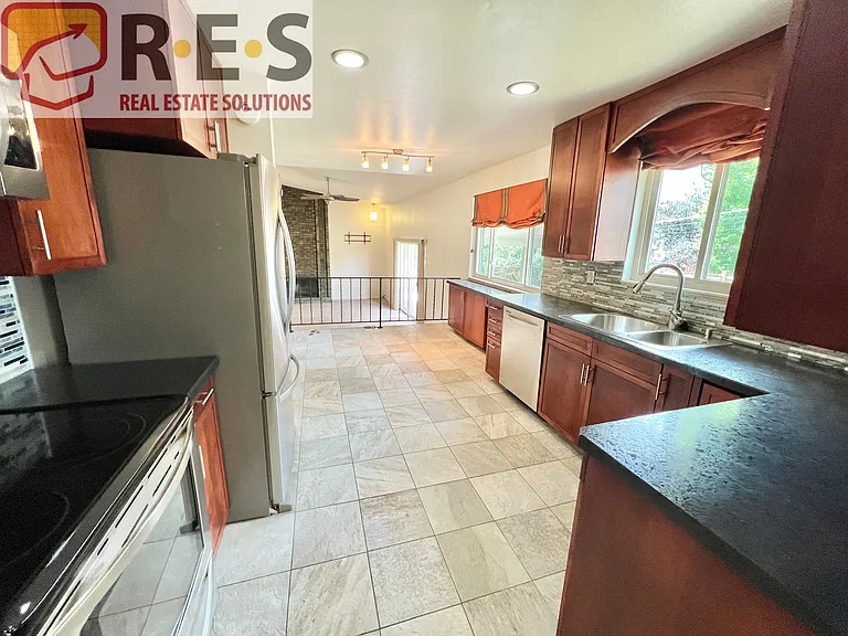 2723 S Otis St — Photo 4