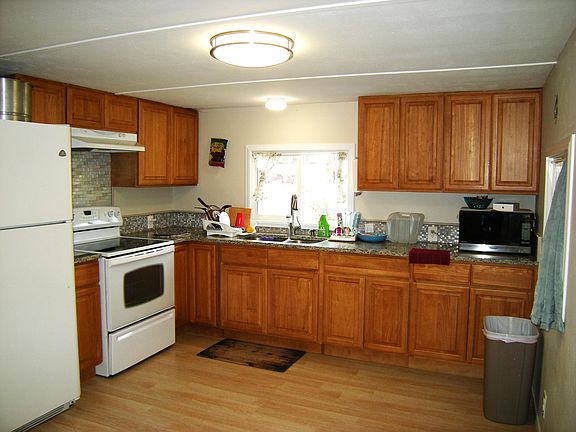 3rd image of 748 S Main St