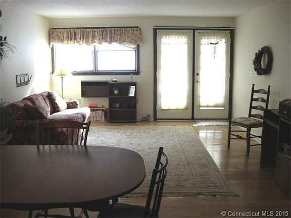Open, spacious living/dinin...