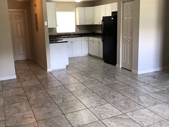 4th image of 722 NE 28th St