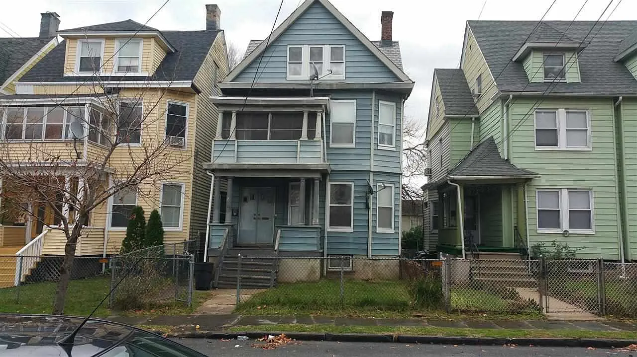 84 N Essex Ave photo 1