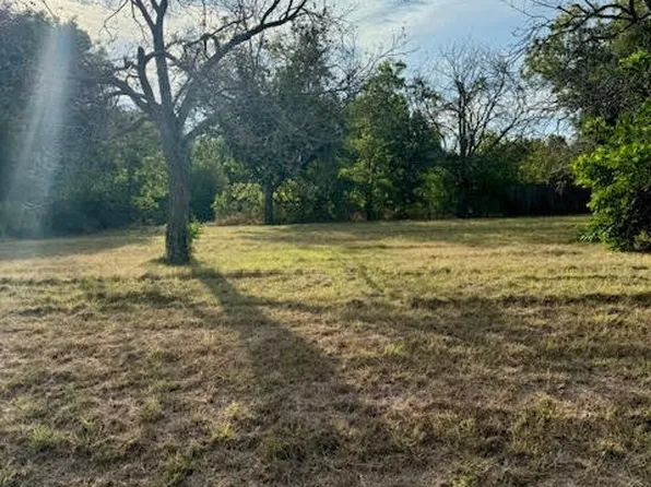 300 W Ash Creek Dr, Azle, TX 76020