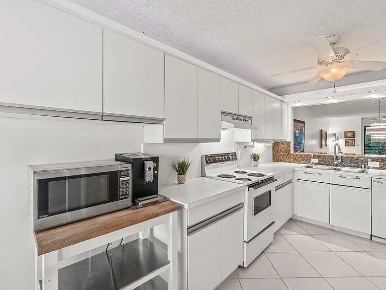 5380 Cedar Lake Dr #303 — Photo 7