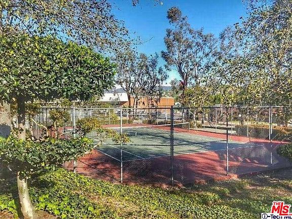 2nd image of 10506 Sunland Blvd