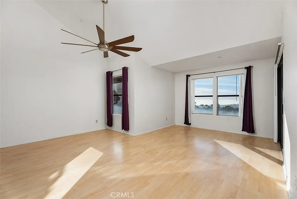 2 bed, 877 sqft, $3,350 — Photo 4
