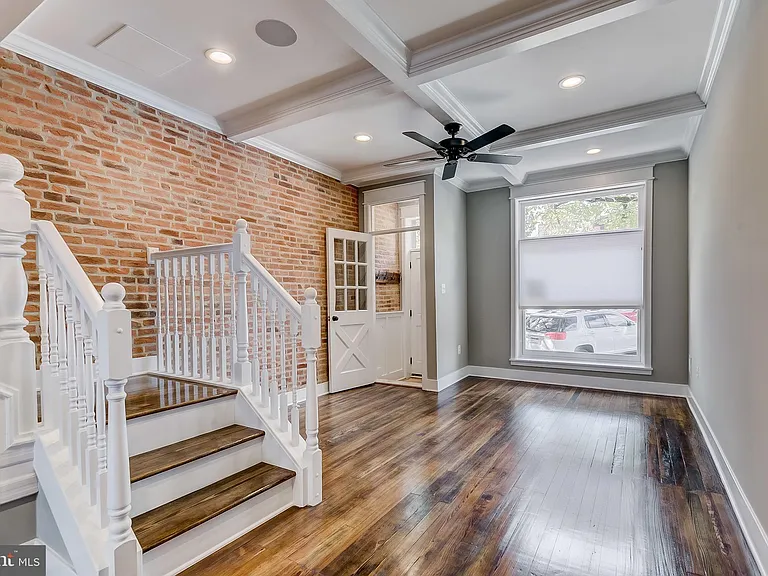 715 S Conkling St — Photo 3