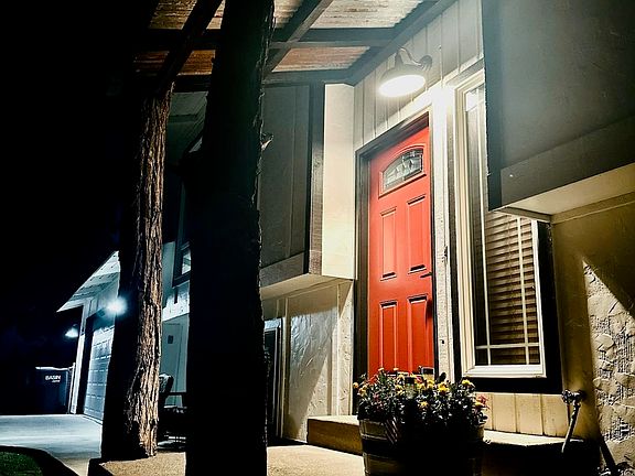 5th image of 8715 Bell St