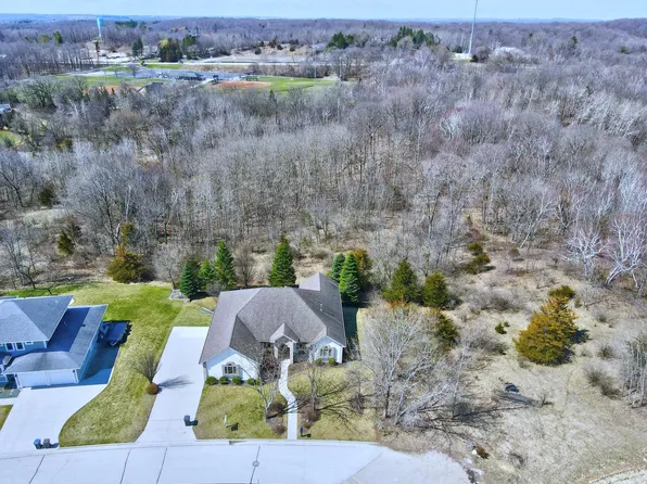 555 Moraine DRIVE, Elkhart Lake, WI 53020