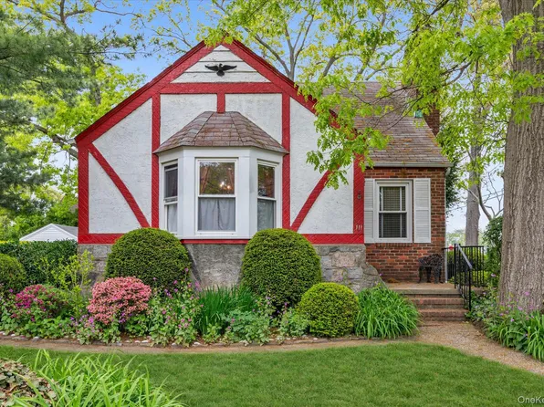 111 E Euclid Street, Valley Stream, NY 11580