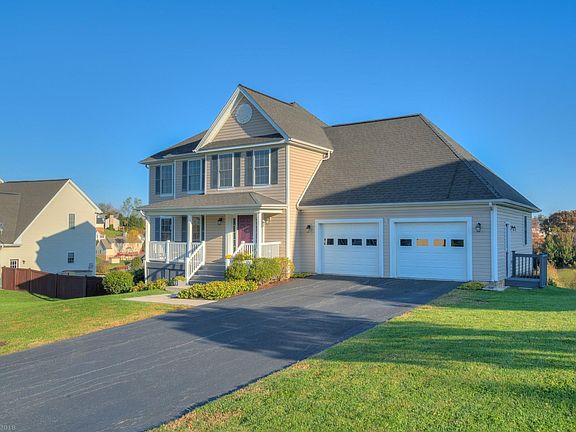 3rd image of 220 Citrine Ct