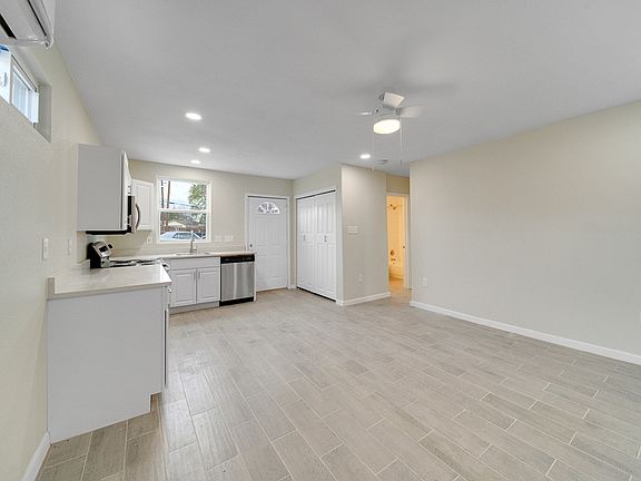4th image of 215 Kipling Ave #B