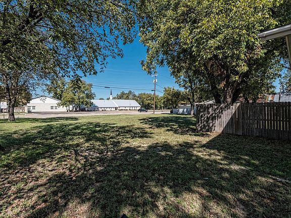 5th image of 306 S Avenue G