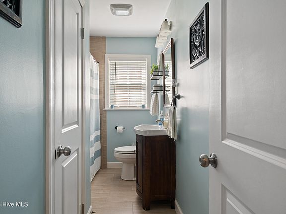 5th image of 1809 Nash Street NW