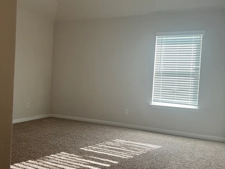 603 Hirsch Trl — Photo 32